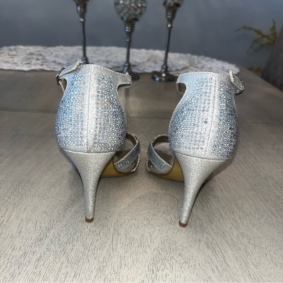 Forever Heels 👠 - Picture 9 of 9